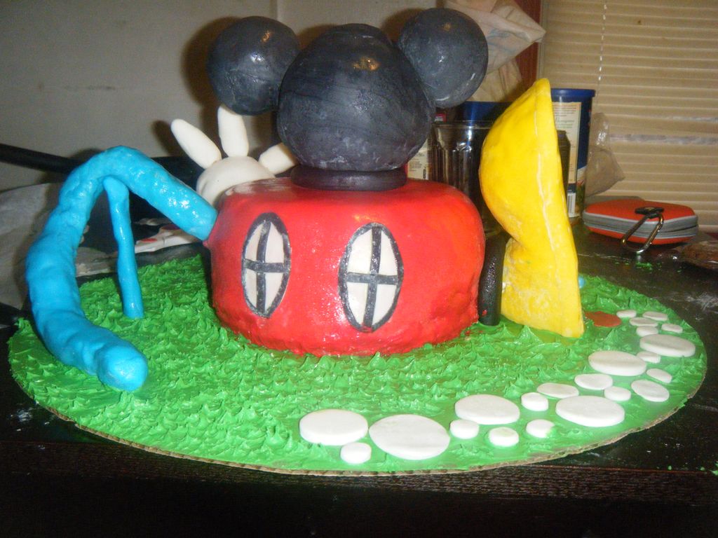 Mickey Mouse Clubhouse Cake