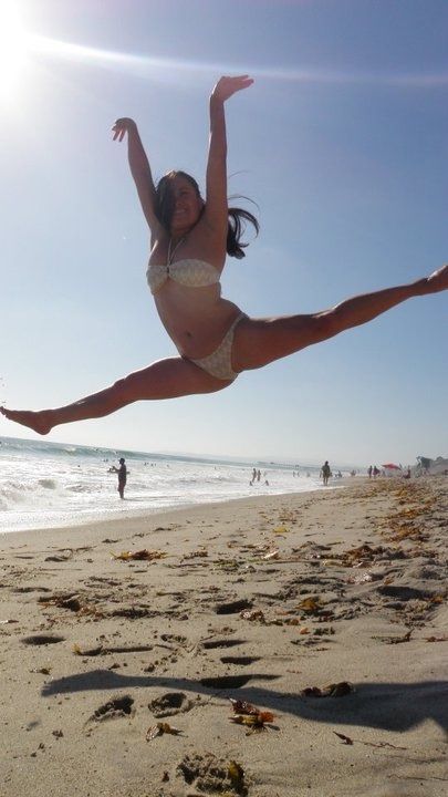 Random split jumps at the beach