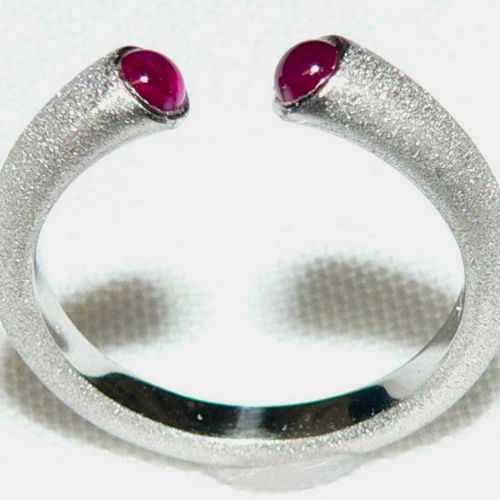 Platinum ring with ruby cabachons and a mat finish