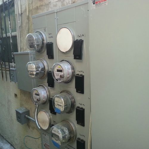 Upgraded electrical service with 400 amp disconnec