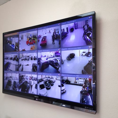 60in Wall mounted TV with surveillance cameras con