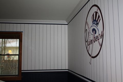 Hand painted yankee emblem and pin stripes.
