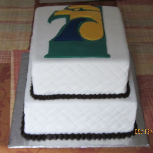 UNC Wilmington crest on Groom's Cake