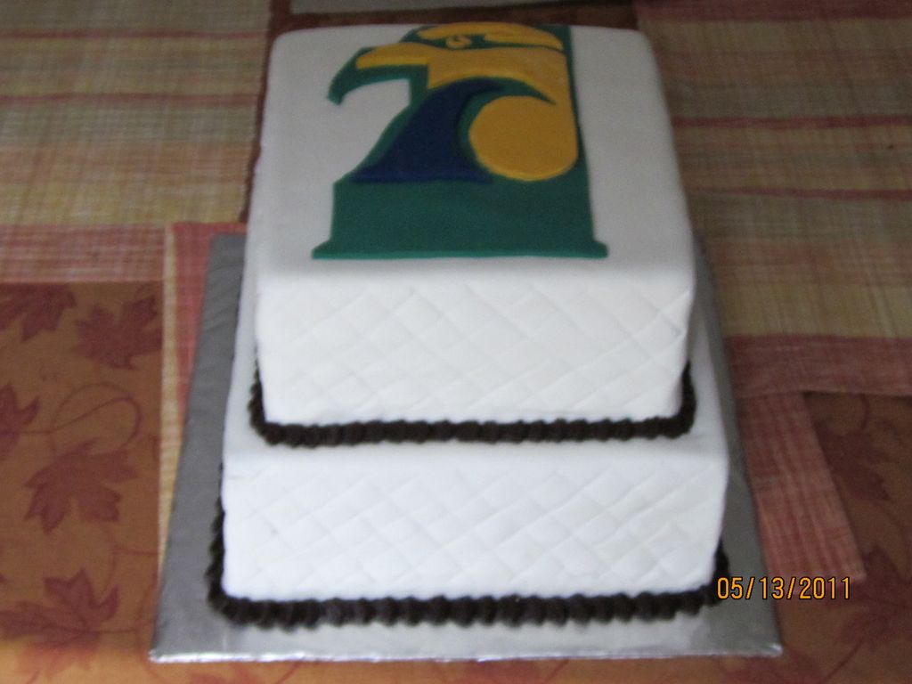 UNC Wilmington crest on Groom's Cake