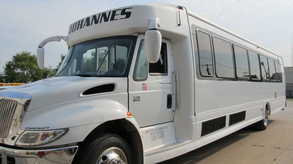 Mid Coach - 37 passenger