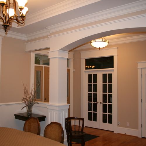 Same dining room as above with header trim above o