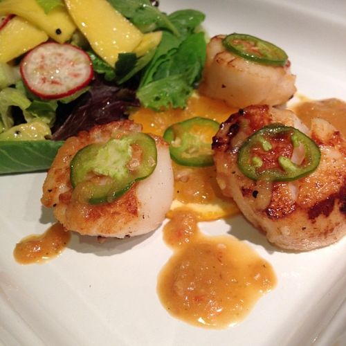 Scallops with JalapeÃ±o and Roasted Tomato Salsa