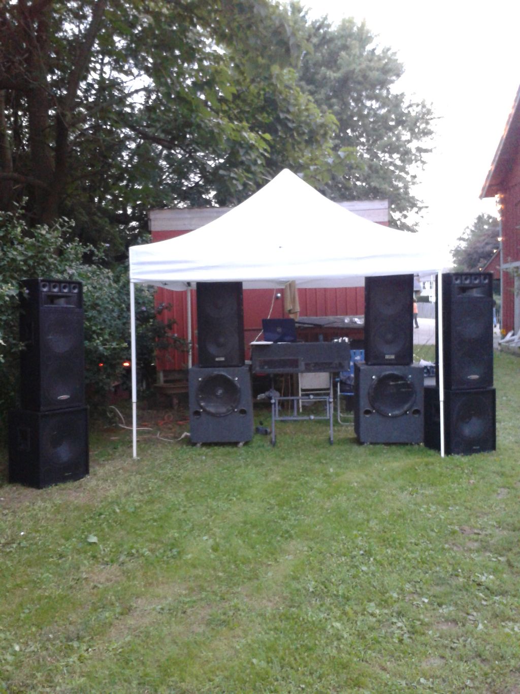 8/2013 - Oxford, PA
Hired for a back yard pool par