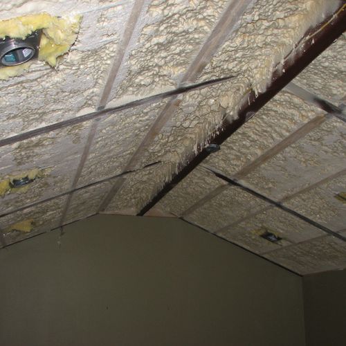 Master bedroom ceiling insulated to R-49 with clos