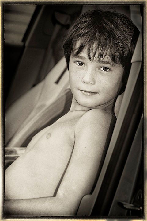 Specializing in capturing photographic moments in 