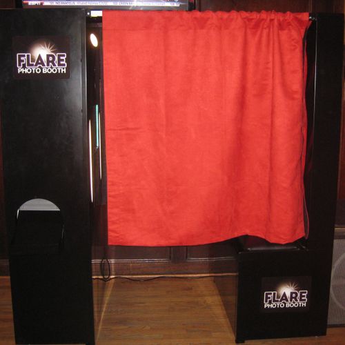 Flare Photo Booth (a real photo booth! )