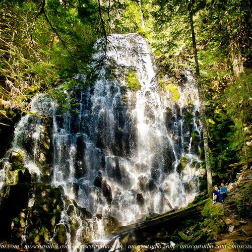 Ramona Falls, Oregon (Engagement Session) / http:/