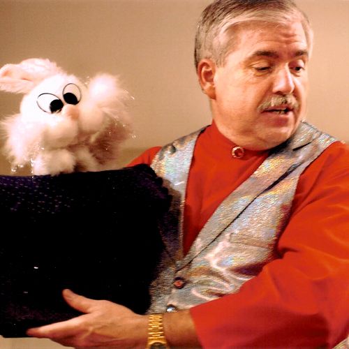 Fluffy with Charlie Cadabra, Cincinnati Magician