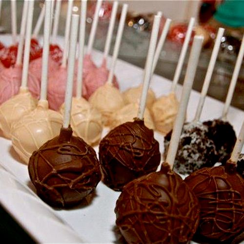 Variety of cake pops (Red Velvet, Strawberries n' 