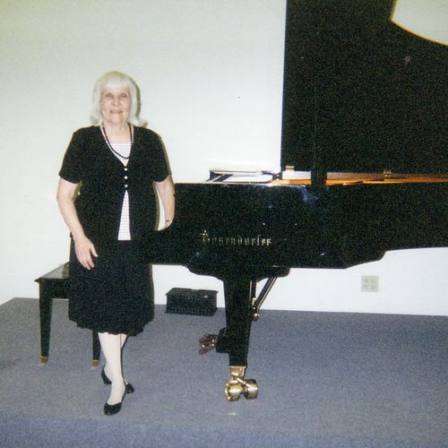 Ruth / Piano teacher