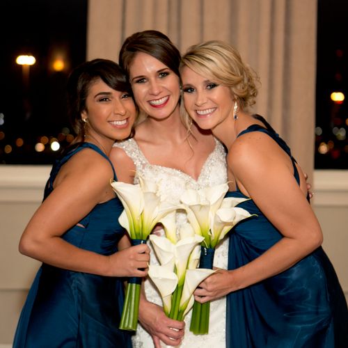 Bride + bridesmaids
Mike Tseng Photography