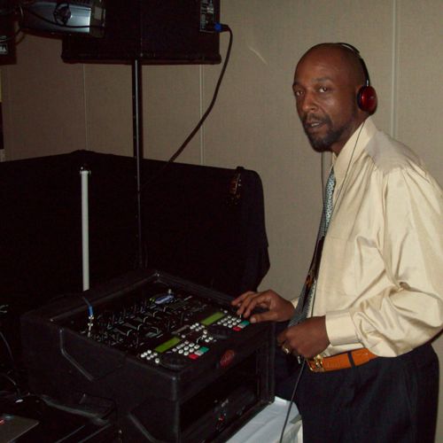 The Selector DJ Jay Tré
