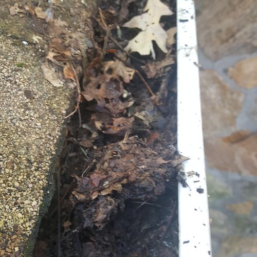 Moosup gutter guard: Cleaning of gutters