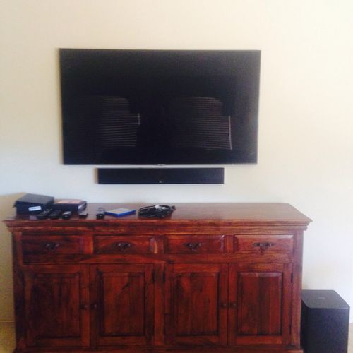 65" with Sound Bar and flat Bracket