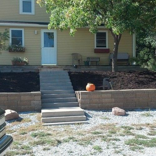 retaining walls and mulch