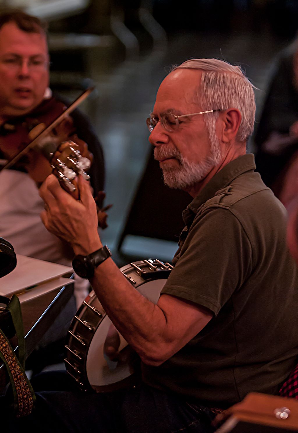 Playing Tenor Banjo in a Session at the LA Celtic 