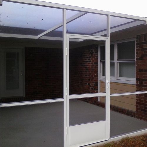 Screened patio, with load bearing gutter (Super Gu