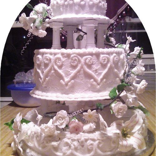 3 tier wedding cake with spacers.
