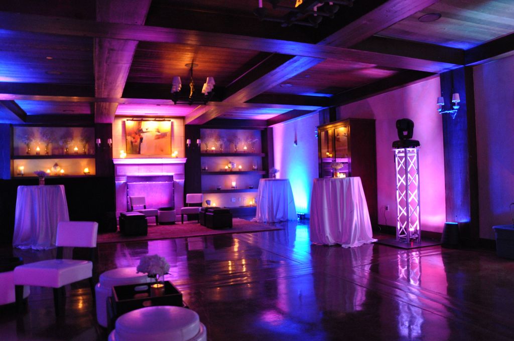 Lighting Options
(MultiColored Uplights Shown)
*Se