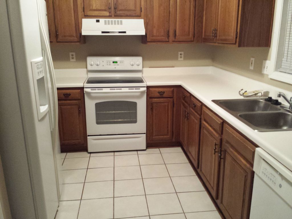 Deep cleaning of Kitchen to include oven and refri