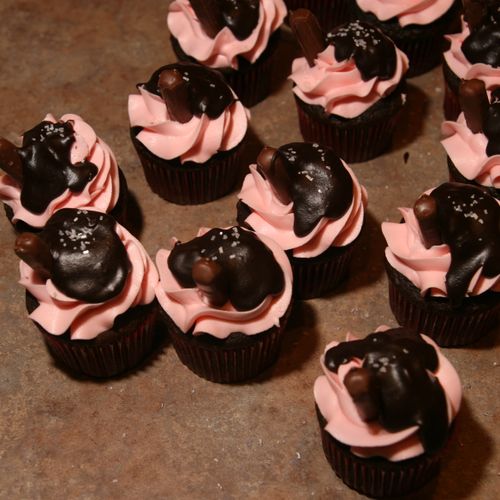 Dark chocolate raspberry cupcakes
