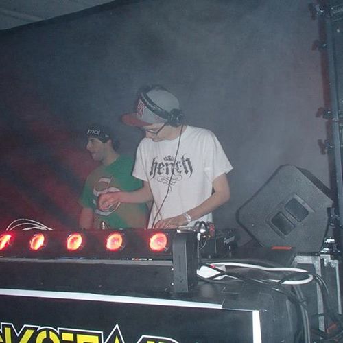 DJ Desu & DJ Partial performing on the Rockstar En