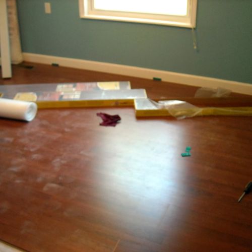 1bd carpet removal, install pad & laminate 3hrs