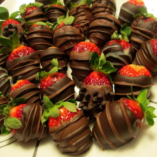 Dark/Milk Chocolate covered strawberries