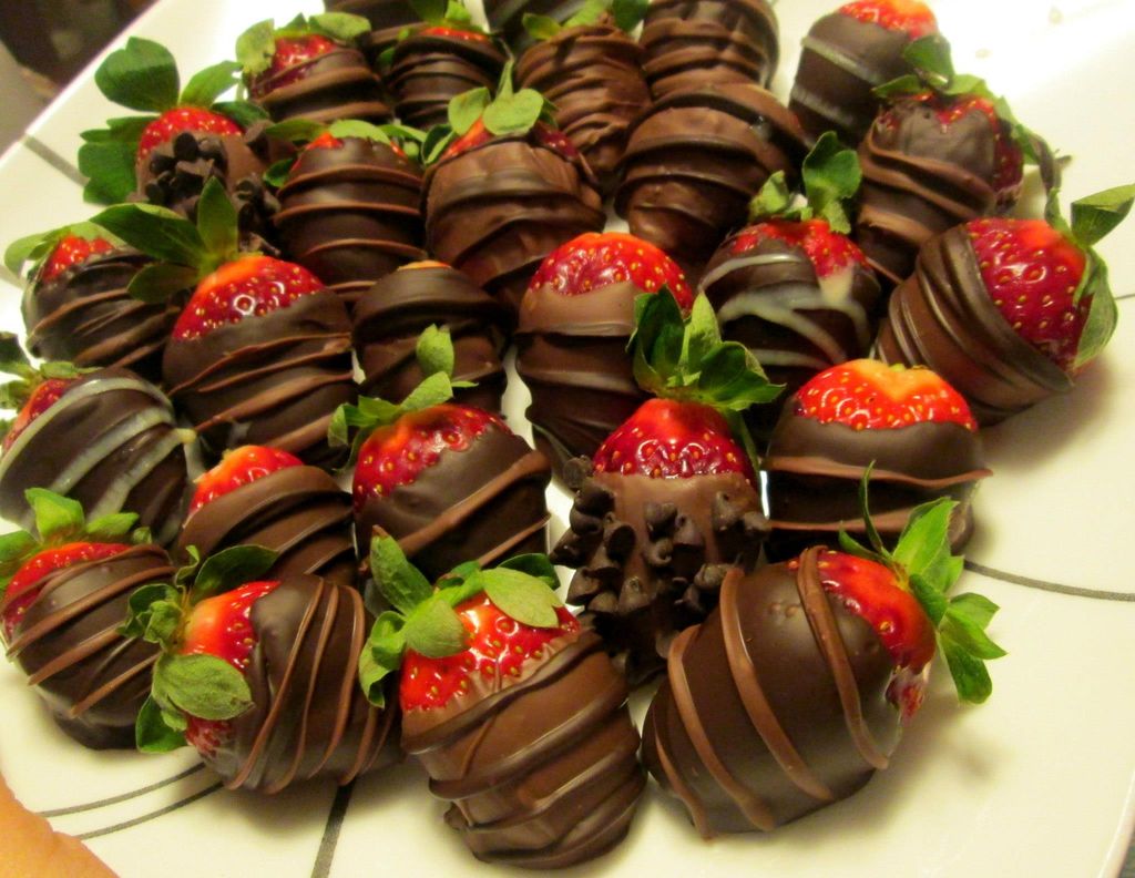 Dark/Milk Chocolate covered strawberries