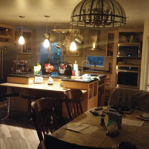 long shot 2017 kitchen showing walkin pantry on ri