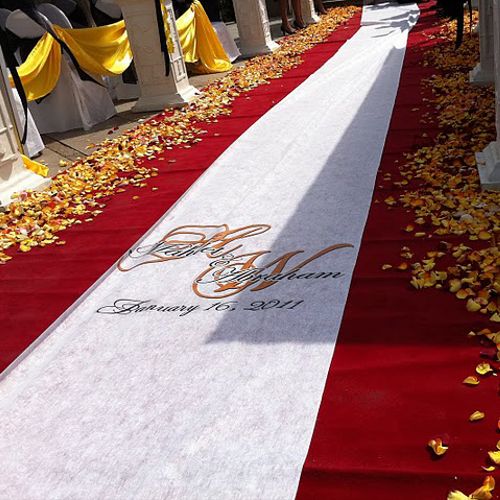 Personalized aisle runner, great wedding decoratio