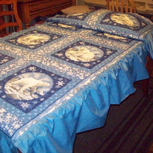 Polar Bears Twin Quilt with Ruffled Drop