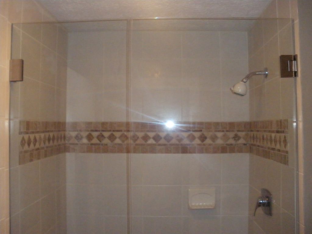 Customize your shower enclosure with choice of hin