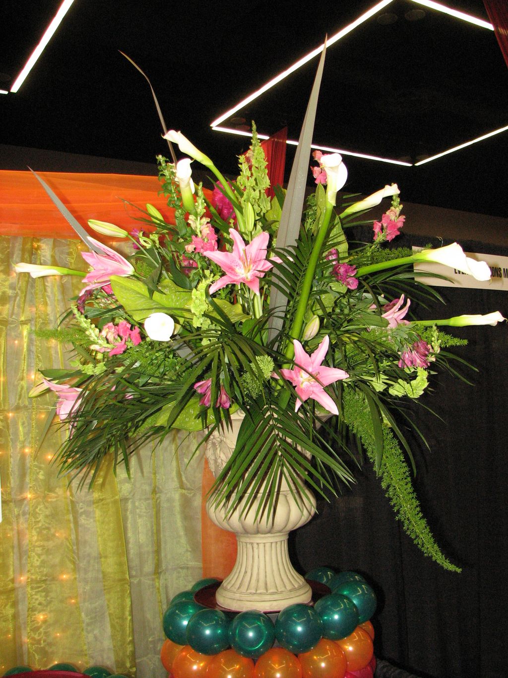 Large flower arrangements like this can be use as 