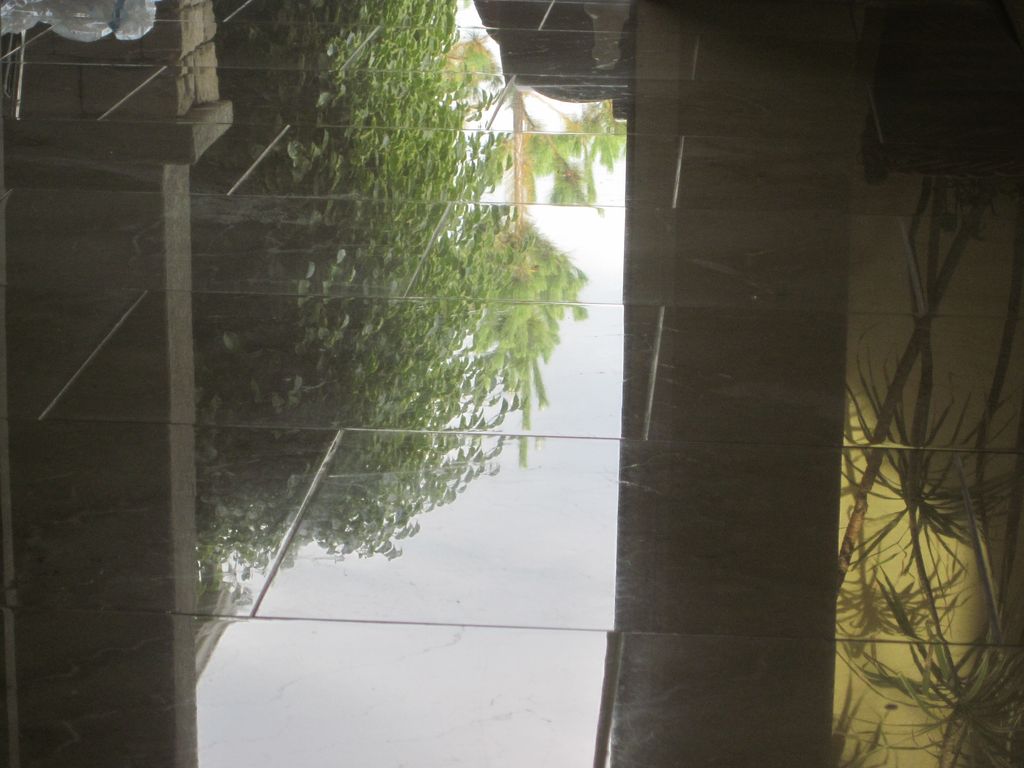 Polished crema marfil marble floor
