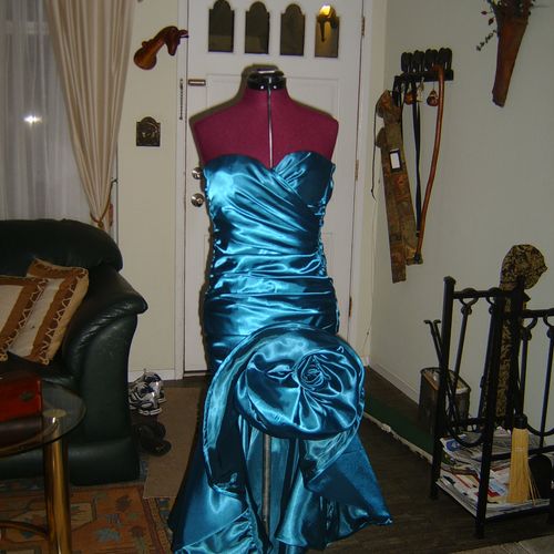 custom prom gown,