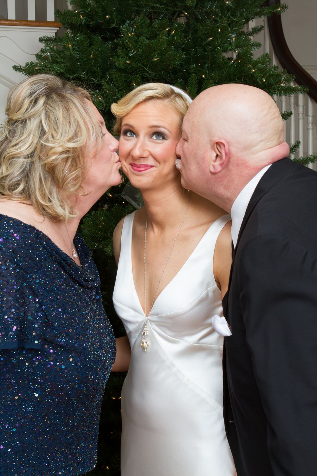 Mom and Dad kissing the bride