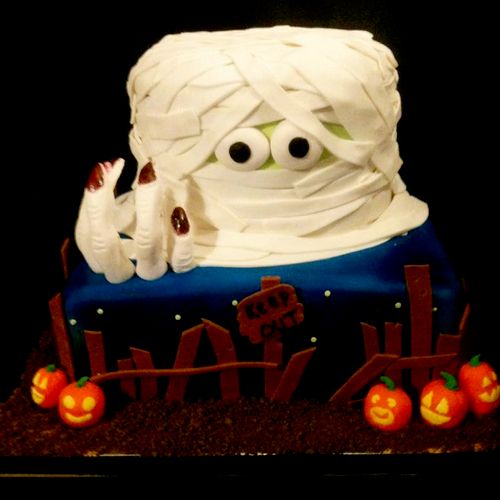 Spooky Halloween - Mummy Cake