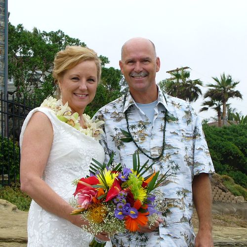 La Jolla Cliffs Hawaiian wedding.
