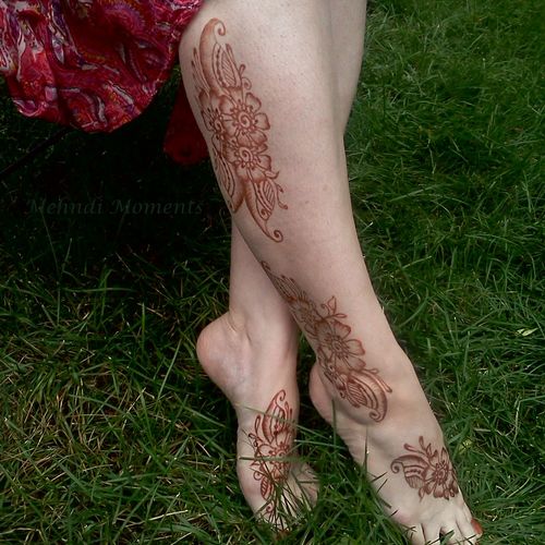 Elegant henna legs