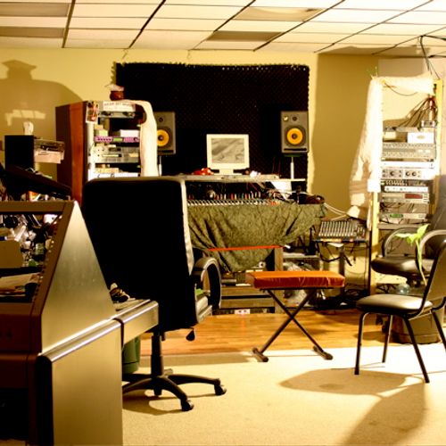This is the west view of Jaxsn Music Control room.