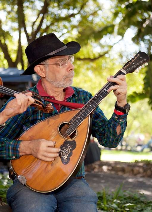Playing a Cittern
