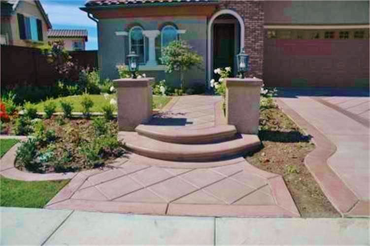 Bold nose steps, concrete columns and colored broo