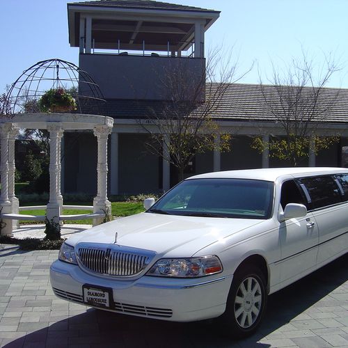 8 passenger Lincoln Stretch Limo
