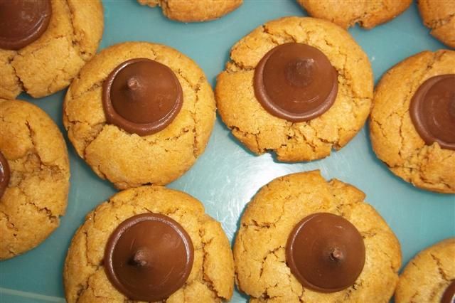 Chocolate & Peanut Butter Kisses
Made with All nat